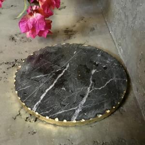 Black Marble Round Trivet w/ Rough Gold Edge Large